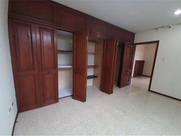 SE VENDE DOS CASAS COMERCIALES EN URDESA