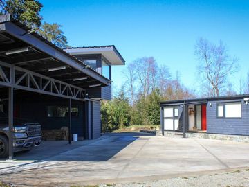 Parcela de 1,5 ha con casa, departamento y acceso a playa en Futrono, Lago Ranco