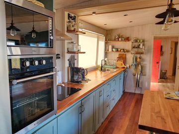 Parcela de 1,5 ha con casa, departamento y acceso a playa en Futrono, Lago Ranco