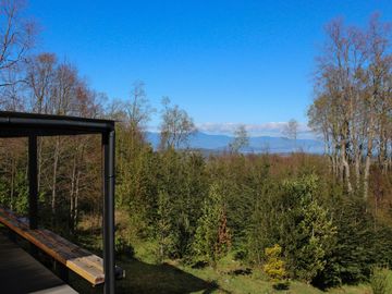 Parcela de 1,5 ha con casa, departamento y acceso a playa en Futrono, Lago Ranco