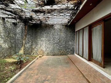 RUMAH at Jl SEKOLAH KENCANA, PONDOK INDAH