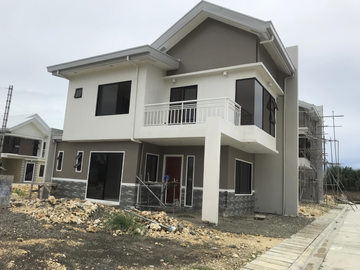 Pre-selling: 4-Bedroom Single-Attached House For Sale at Liloan, Cebu