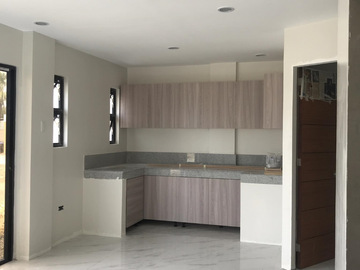 Pre-selling: 4-Bedroom Single-Attached House For Sale at Liloan, Cebu