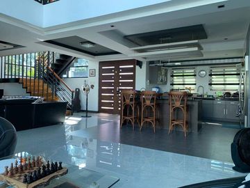 FOR SALE TAGAYTAY HOUSE AND LOT WITH SWIMMING POOL