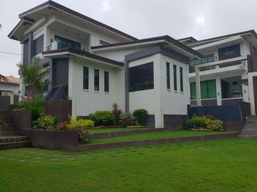 FOR SALE TAGAYTAY HOUSE AND LOT WITH SWIMMING POOL