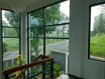 FOR SALE TAGAYTAY HOUSE AND LOT WITH SWIMMING POOL