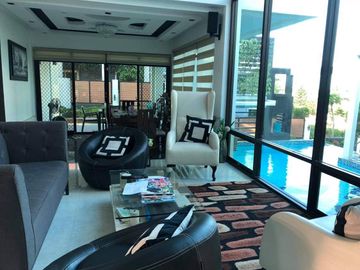 FOR SALE TAGAYTAY HOUSE AND LOT WITH SWIMMING POOL