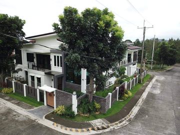FOR SALE TAGAYTAY HOUSE AND LOT WITH SWIMMING POOL