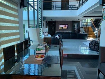 FOR SALE TAGAYTAY HOUSE AND LOT WITH SWIMMING POOL