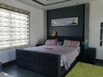 FOR SALE TAGAYTAY HOUSE AND LOT WITH SWIMMING POOL