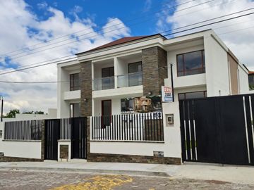 Casa en venta en Urb. del Ejército en el Valle de Los Chillos