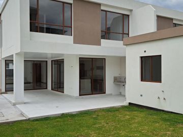 Casa en venta en Urb. del Ejército en el Valle de Los Chillos