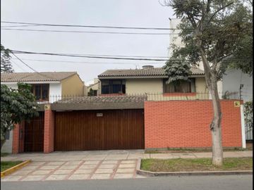 HERMOSA CASA EN MONTERRICO