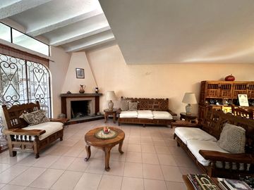 CASA DE UN PISO EN VENTA A UNOS PASOS DE LA RECTA A CHOLULA
