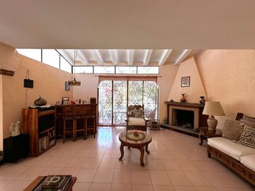 CASA DE UN PISO EN VENTA A UNOS PASOS DE LA RECTA A CHOLULA