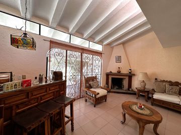 CASA DE UN PISO EN VENTA A UNOS PASOS DE LA RECTA A CHOLULA