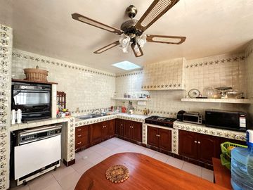 CASA DE UN PISO EN VENTA A UNOS PASOS DE LA RECTA A CHOLULA