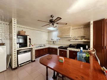 CASA DE UN PISO EN VENTA A UNOS PASOS DE LA RECTA A CHOLULA