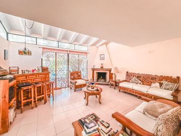 CASA DE UN PISO EN VENTA A UNOS PASOS DE LA RECTA A CHOLULA