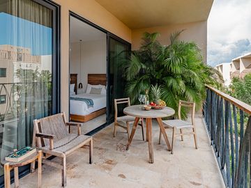 Lujoso Penthouse de 2 Recámaras en venta en Aldea Zamá
