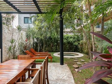 Lujoso Penthouse de 2 Recámaras en venta en Aldea Zamá