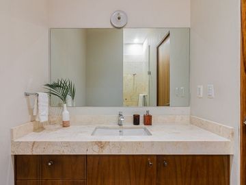 Lujoso Penthouse de 2 Recámaras en venta en Aldea Zamá