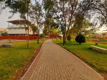 VENDO TERRENO EN ESQUINA EN CONDOMINIO EXCLUSIVO  DE CLUB HOUSE DE MIRAFLORES