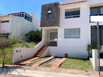 ¡APROVECHA! Casa en venta en privada Camino a Los Olvera