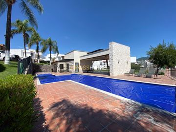 ¡APROVECHA! Casa en venta en privada Camino a Los Olvera