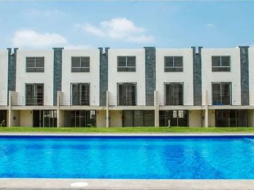CASA EN VENTA CON ALBERCA Y JARDIN EN CUAUTLA MORELOS