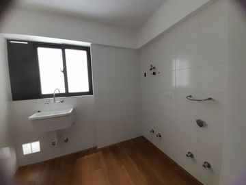 VENDO DEPARTAMENTO EN PRIMER PISO DE ESTRENO MIRAFLORES