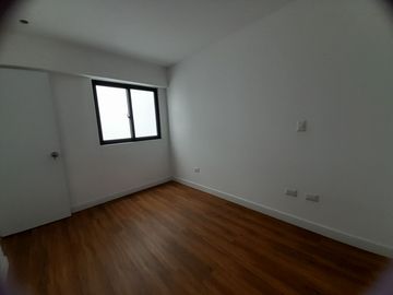 VENDO DEPARTAMENTO EN PRIMER PISO DE ESTRENO MIRAFLORES
