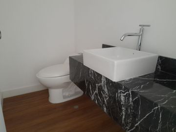 VENDO DEPARTAMENTO EN PRIMER PISO DE ESTRENO MIRAFLORES