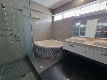 VENTA DEPARTAMENTO DUPLEX URB. LOS GRANADOS, SANTIAGO SURCO