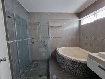 VENTA DEPARTAMENTO DUPLEX URB. LOS GRANADOS, SANTIAGO SURCO