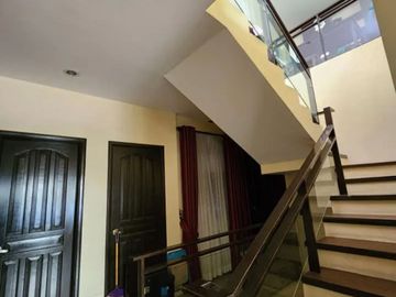Ready to Experience Elevated Living? Your Makati Oasis Awaits! Spacious 4 Bedroom Home with Modern Comforts in Brgy Rizal. Conveniently Located Near E