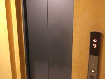 EN VENTA,$ 140.00.0  NEGOCIABLE DE 120 mtrs.SECTOR CHECOSLOVAQUIA Y 6 DE DIC. ELEGANTE DEPARTAMENTO DE 2 DORMITORIOS