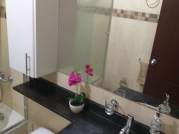 EN VENTA,$ 140.00.0  NEGOCIABLE DE 120 mtrs.SECTOR CHECOSLOVAQUIA Y 6 DE DIC. ELEGANTE DEPARTAMENTO DE 2 DORMITORIOS