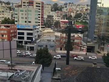 EN VENTA,$ 140.00.0  NEGOCIABLE DE 120 mtrs.SECTOR CHECOSLOVAQUIA Y 6 DE DIC. ELEGANTE DEPARTAMENTO DE 2 DORMITORIOS