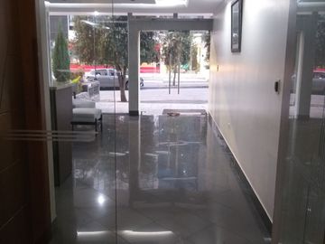 EN VENTA,$ 140.00.0  NEGOCIABLE DE 120 mtrs.SECTOR CHECOSLOVAQUIA Y 6 DE DIC. ELEGANTE DEPARTAMENTO DE 2 DORMITORIOS