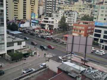 EN VENTA,$ 140.00.0  NEGOCIABLE DE 120 mtrs.SECTOR CHECOSLOVAQUIA Y 6 DE DIC. ELEGANTE DEPARTAMENTO DE 2 DORMITORIOS