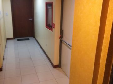 EN VENTA,$ 140.00.0  NEGOCIABLE DE 120 mtrs.SECTOR CHECOSLOVAQUIA Y 6 DE DIC. ELEGANTE DEPARTAMENTO DE 2 DORMITORIOS