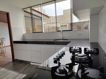 Venta de duplex impecable último piso 3 dormitorios en Alberto del Campo, Magdalena