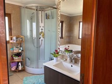 Maravilloso lugar para vivir, casa en Mantagua,Condominio con seguridad, bien tenida, gran piscina, cerca de movilización