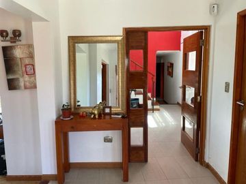 Maravilloso lugar para vivir, casa en Mantagua,Condominio con seguridad, bien tenida, gran piscina, cerca de movilización