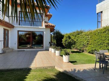 Maravilloso lugar para vivir, casa en Mantagua,Condominio con seguridad, bien tenida, gran piscina, cerca de movilización