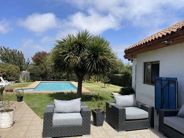 Maravilloso lugar para vivir, casa en Mantagua,Condominio con seguridad, bien tenida, gran piscina, cerca de movilización