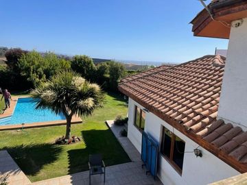 Maravilloso lugar para vivir, casa en Mantagua,Condominio con seguridad, bien tenida, gran piscina, cerca de movilización