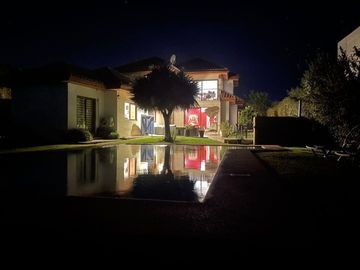 Maravilloso lugar para vivir, casa en Mantagua,Condominio con seguridad, bien tenida, gran piscina, cerca de movilización