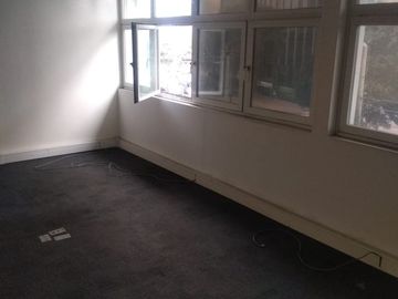 Alquiler de amplia Oficina de 293mt2 en 3 piso de edificio mixto